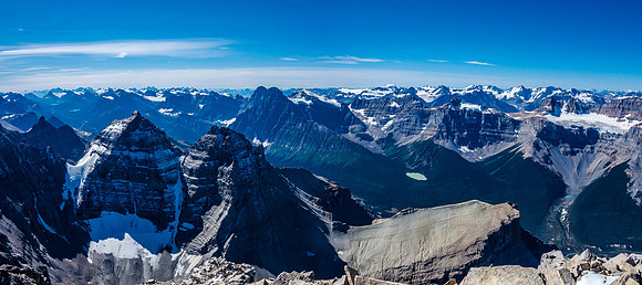 Brilliant views west over Epaulette Lake. The Wapta Icefield at distant left. Howse, Chephren and White Pyramid at center with Mummery at distant center