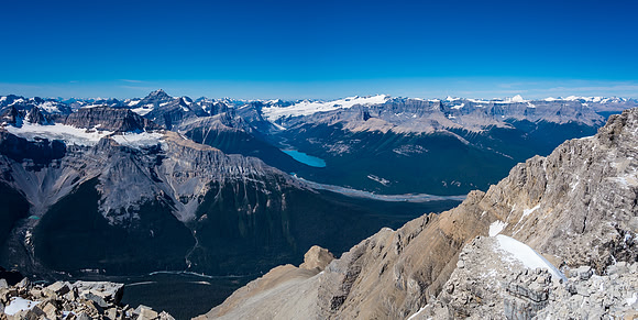 Views towards Sarbach and Glacier Lake with many large peaks on the panorama.