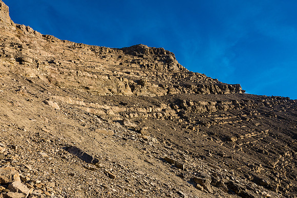 The upper part of the amphitheater. You may be tempted to head for the ridge on climber's right but don't bother.