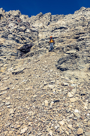Raf descends the south slope of Murchison.