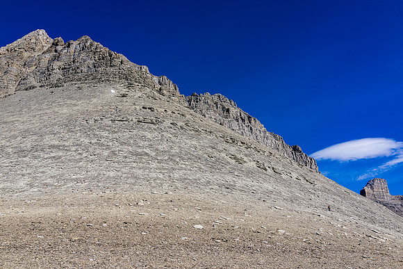 Raf looks tiny next to the huge terrain with the SW ridge rising to the NW summit at upper left.