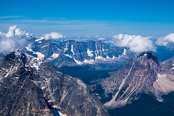 Dramatic views into the Tonquin Valley, Oldhorn on the right and Throne on the left.