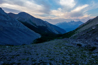 Hiking towards the Fortulent peaks from the Turbulent Lakes.