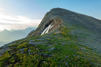 Hiking the ridge between Mount Turbulent and Fortune.