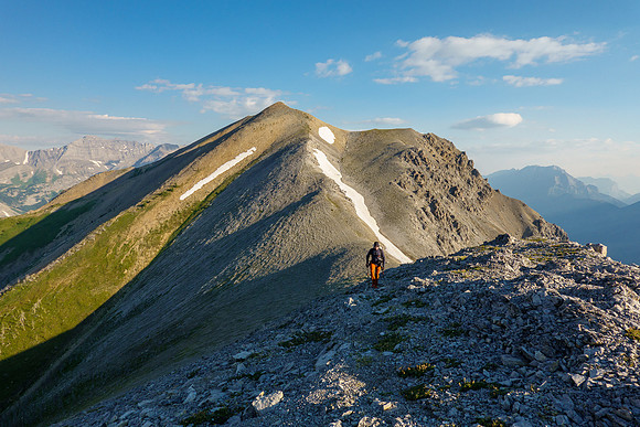 Hiking along the ridge to the lower Fortulent peaks.