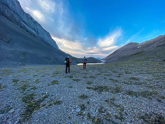 Hiking towards the Fortulent peaks from the Turbulent Lakes.