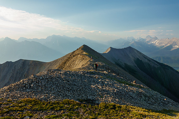 Hiking along the ridge to the lower Fortulent peaks.