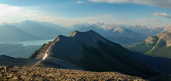 Hiking along the ridge to the lower Fortulent peaks.