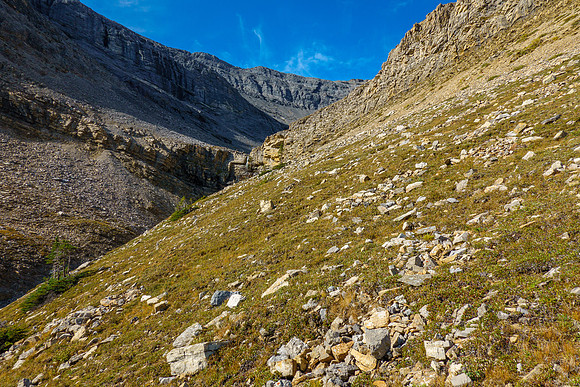I have to scramble up and right to get above the cliff band.