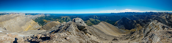 Summit view from Otuskwan and Winchester (L) to Ghost, Aylmer and Oliver at right.