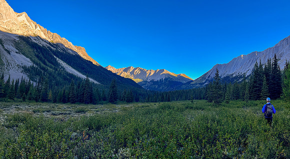 A cool morning hike up the North Fork Pass Trail.