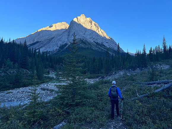 A cool morning hike up the North Fork Pass Trail.