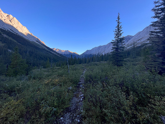 A cool morning hike up the North Fork Pass Trail.