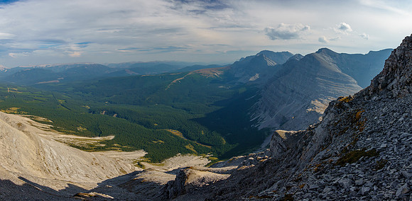 Cataract Creek and our approach from the left. The Cataract Plateau at distant center under Farquhar