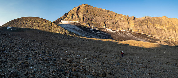 Traversing to the NW ridge of Skye Peak.