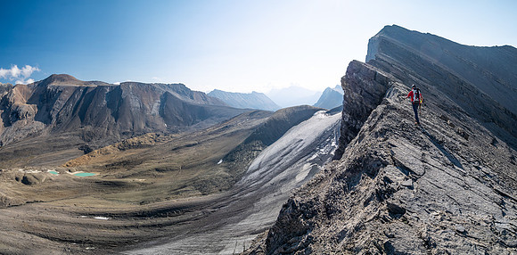 Scrambling up the NW ridge of Skye Peak.