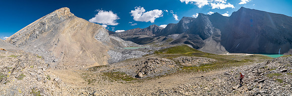 Hiking past Mount Wurzburg and the Beauty Lakes towards Mount Struan.