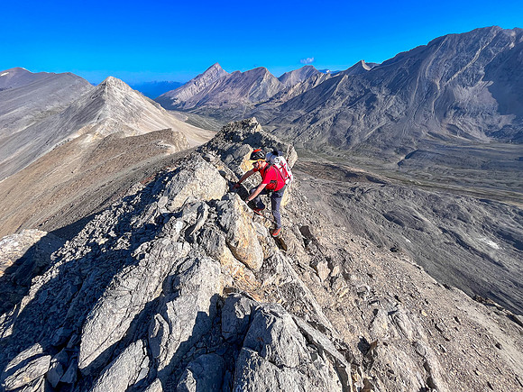 Scrambling up the NW ridge of Skye Peak.