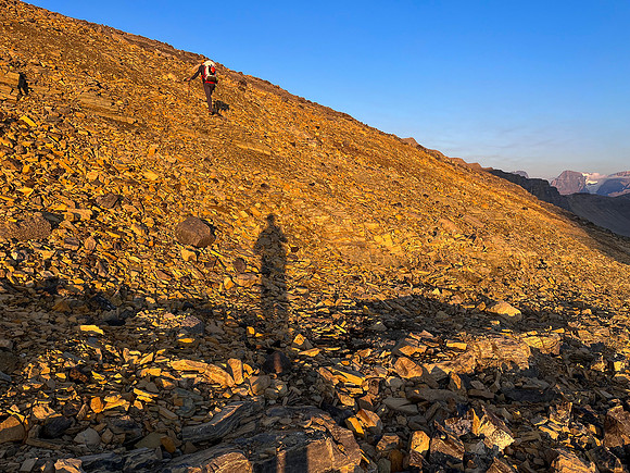 Traversing to the NW ridge of Skye Peak.
