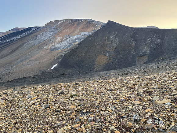 Traversing to the NW ridge of Skye Peak.