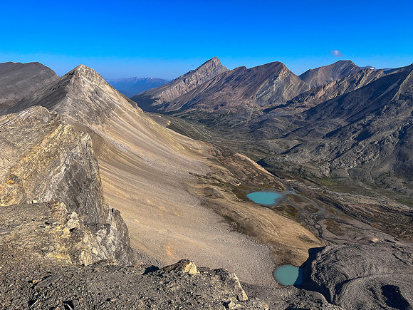 Scrambling up the NW ridge of Skye Peak.