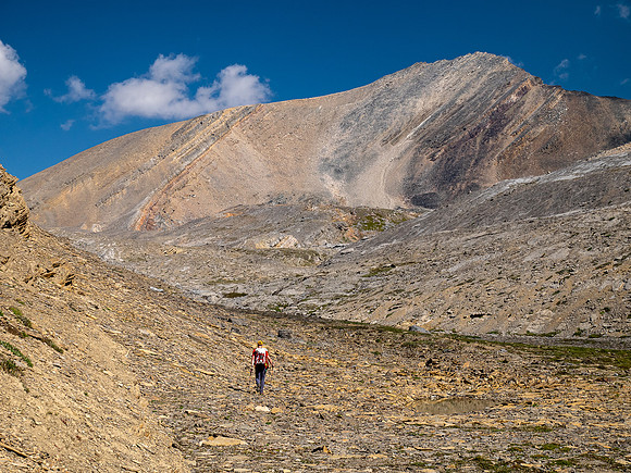 Hiking towards Mount Struan's SW ridge.