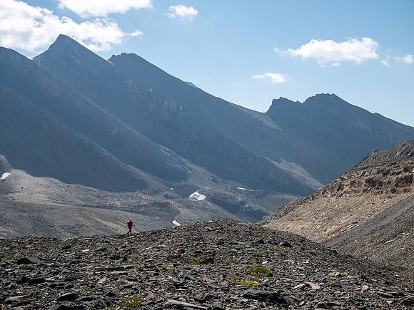 Hiking up Mount Struan's SW ridge.