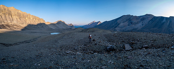 Traversing to the NW ridge of Skye Peak.