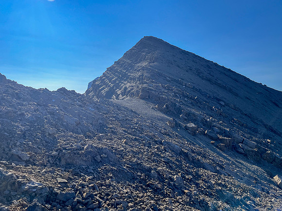 Scrambling up the NW ridge of Skye Peak.
