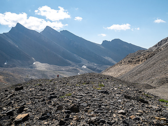 Hiking up Mount Struan's SW ridge.
