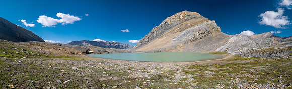 Hiking past Mount Wurzburg and the Beauty Lakes towards Mount Struan.