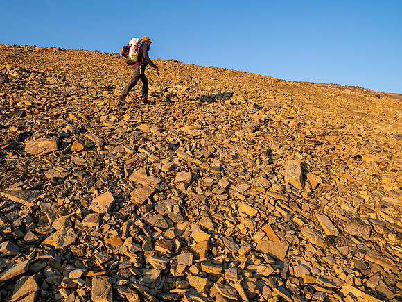 Traversing to the NW ridge of Skye Peak.