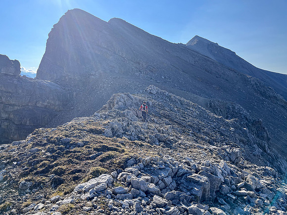 Scrambling up the NW ridge of Skye Peak.