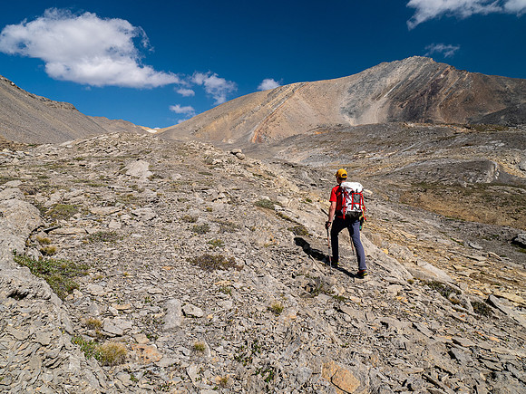 Hiking towards Mount Struan's SW ridge.