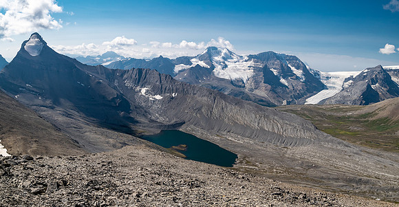 Descending towards Wilcox Lake from Skye Peak.