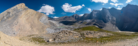Hiking past Mount Wurzburg and the Beauty Lakes towards Mount Struan.
