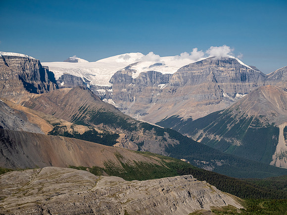 Views over Wilcox Pass to the Columbia Icefields.
