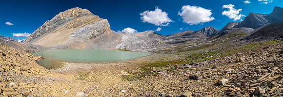 Hiking past Mount Wurzburg and the Beauty Lakes towards Mount Struan.