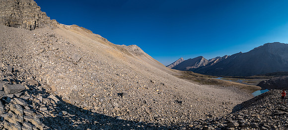 Traversing to the NW ridge of Skye Peak.