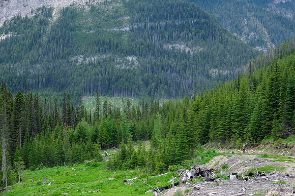 A short but fast ride to the trailhead.