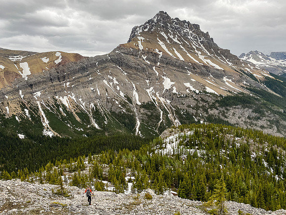 Descending the SE ridge to the top of the headwall.