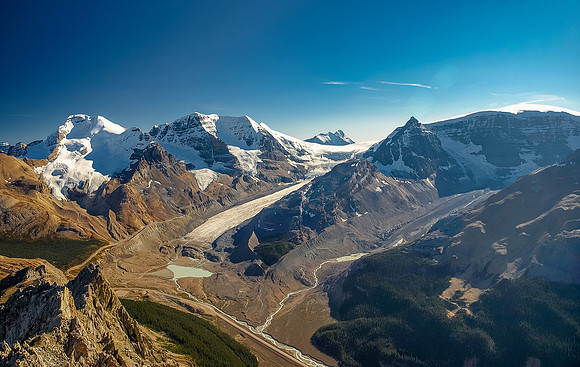 The view includes Athabasca, Andromeda, Sunwapta Lake, Athabasca Glacier, Bryce and Snow Dome (L to R).