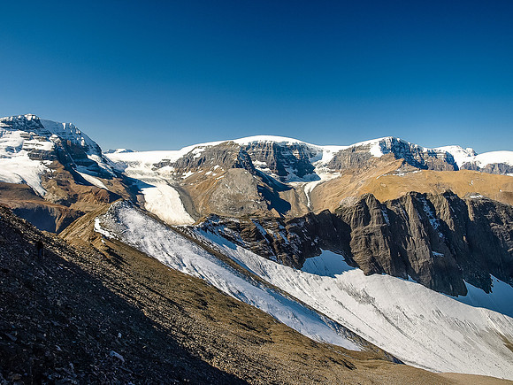 Rod is barely visible at left, starting the traverse to the NW ridge.