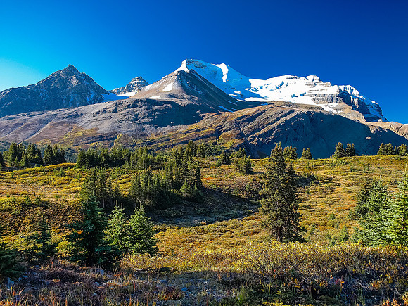 There is going to be a LOT of photographs in this trip report - thanks to incredible views like this smacking us in the face every direction we looked!