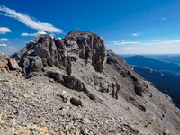 The summit lies ahead, I have to traverse under the ridge at right.
