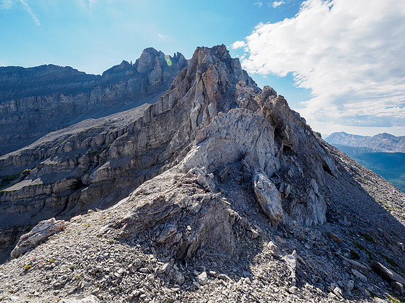 The first part of the NW ridge is avoided on the right.