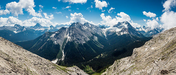 Looking back (south) along the SE gully towards Smuts, Birdwood, Warre, Vavasour, White Man and Talon (L to R).