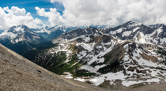 Wonderful Rockies scenery as we descend the west face, looking towards White Man Mountain and Talon Peak / Soderholm.