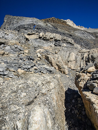 Rod descends to the yellow band above me.