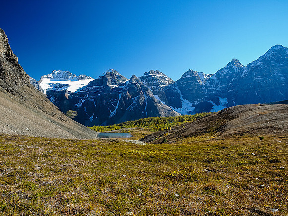 Descending from Sentinel Pass to Larch Valley.